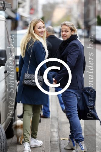 Amsterdam 30 november 2013
John Ewbank en Kelly Weekers met hun hondje op de pc hooftstraat