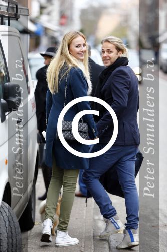 Amsterdam 30 november 2013
John Ewbank en Kelly Weekers met hun hondje op de pc hooftstraat
