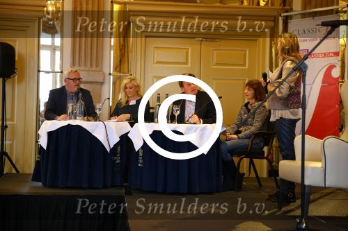 Amsterdam, 27 November 2013
Verkiezing van het Kleinkind van het Jaar 2013
Jurytafel met Henny Huisman, Mary Borsato, Ernst Daniel Smid en de hoofdredactrice van het magazine TROTS
Foto Peter Smulders BV