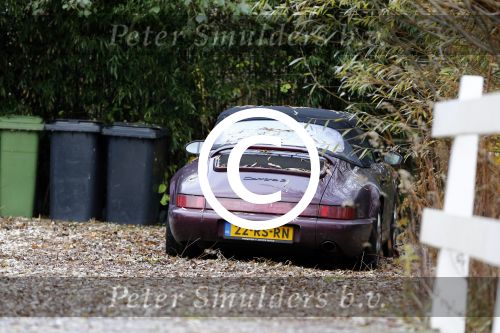 Uitdam 28 november 2013
De posche 911 cabrio van Katja Schuurman en Thijs romer voor hun huis