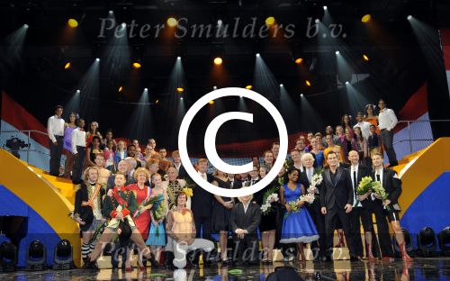 Scheveningen 30 november 2013
Voorstelling in het circustheater ivm met 200 jaar koninkrijk in Nederland.
Koningin Maxima en Koning Willem Alexander met alle artiesten die meegewerkt hebben.