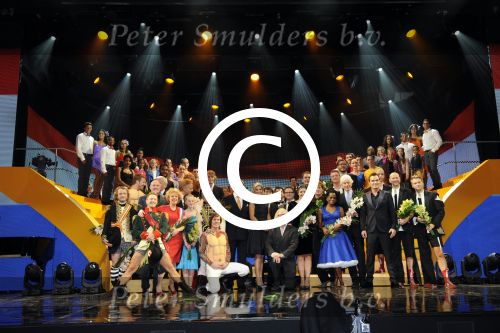 Scheveningen 30 november 2013
Voorstelling in het circustheater ivm met 200 jaar koninkrijk in Nederland.
Koningin Maxima en Koning Willem Alexander met alle artiesten die meegewerkt hebben.