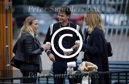 Amsterdam 26 november 2013
Lieke v Lexmond met haar zus Jetteke met zoontje en nieuwe vriend Bas v Veghel.