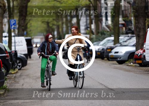 Amsterdam 26 november 2013
Loes Luca met ... op de fiets in Amsterdam zuid