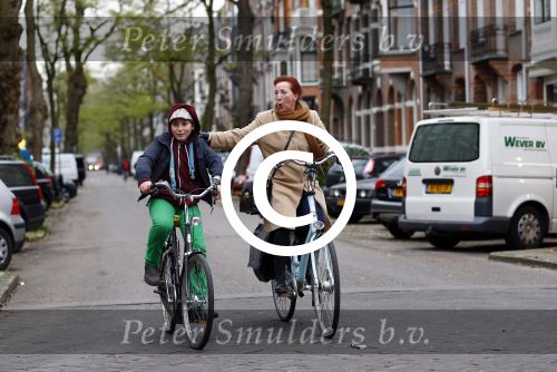 Amsterdam 26 november 2013
Loes Luca met ... op de fiets in Amsterdam zuid