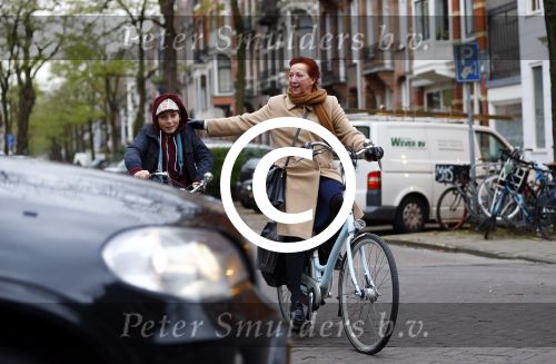 Amsterdam 26 november 2013
Loes Luca met ... op de fiets in Amsterdam zuid
