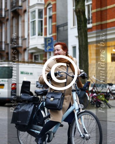 Amsterdam 26 november 2013
Loes Luca met ... op de fiets in Amsterdam zuid