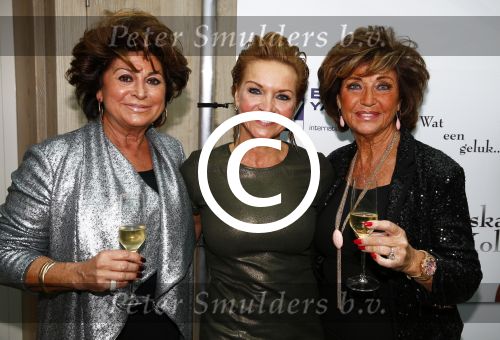 Noordwijk 29 november 2013
50e verjaardag en nieuwe cd van Mariska v Kolck bij beachclub O in Noordwijk. Mariska met netty v d Veer en Christine Kroonenberg