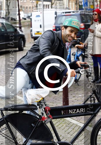 Amsterdam 11 november 2013
Boek presentatie Cariice v Houten en Halina Reijn. Marwan Kenzari met naam op fiets