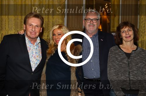 Amsterdam, 27 November 2013
Verkiezing van het Kleinkind van het Jaar 2013
Mary Borsato Henny Huisman Ernst Daniel Smid en hoofdredactrice van Trots
Foto Peter Smulders BV