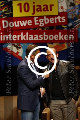 Amsterdam 12 november 2013
Presentatie Sinterklaasboeken van douwe egberts met Winston Gerschtanowitz Ivo Niehe Prinses Laurentien en Najib Amhali in de bibliotheek van Amsterdam.