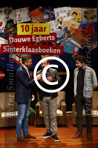 Amsterdam 12 november 2013
Presentatie Sinterklaasboeken van douwe egberts met Winston Gerschtanowitz Ivo Niehe Prinses Laurentien en Najib Amhali in de bibliotheek van Amsterdam.