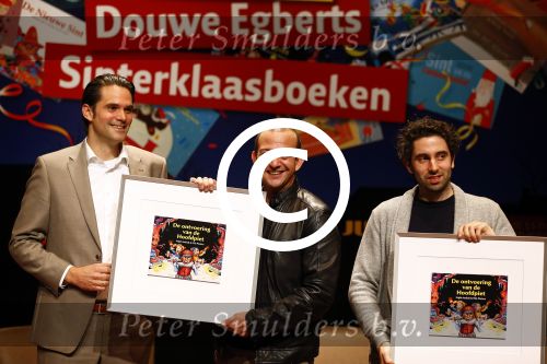 Amsterdam 12 november 2013
Presentatie Sinterklaasboeken van douwe egberts met Winston Gerschtanowitz Ivo Niehe Prinses Laurentien en Najib Amhali in de bibliotheek van Amsterdam.