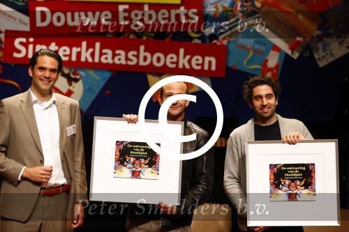 Amsterdam 12 november 2013
Presentatie Sinterklaasboeken van douwe egberts met Winston Gerschtanowitz Ivo Niehe Prinses Laurentien en Najib Amhali in de bibliotheek van Amsterdam.