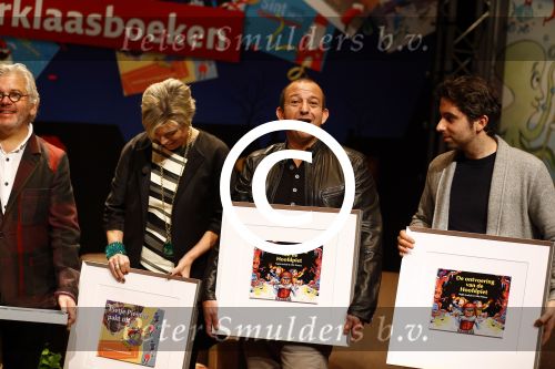 Amsterdam 12 november 2013
Presentatie Sinterklaasboeken van douwe egberts met Winston Gerschtanowitz Ivo Niehe Prinses Laurentien en Najib Amhali in de bibliotheek van Amsterdam.