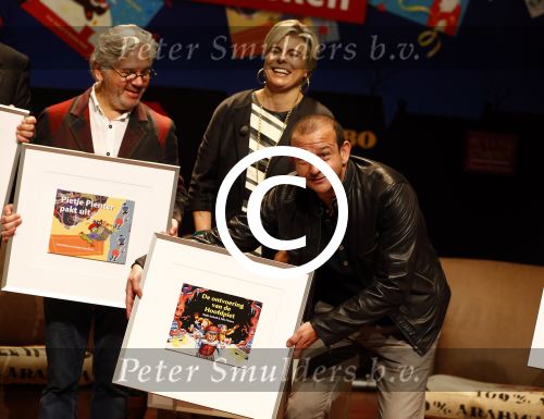Amsterdam 12 november 2013
Presentatie Sinterklaasboeken van douwe egberts met Winston Gerschtanowitz Ivo Niehe Prinses Laurentien en Najib Amhali in de bibliotheek van Amsterdam.