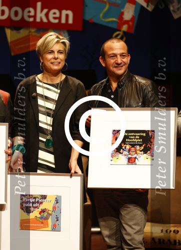 Amsterdam 12 november 2013
Presentatie Sinterklaasboeken van douwe egberts met Winston Gerschtanowitz Ivo Niehe Prinses Laurentien en Najib Amhali in de bibliotheek van Amsterdam.