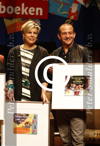 Amsterdam 12 november 2013
Presentatie Sinterklaasboeken van douwe egberts met Winston Gerschtanowitz Ivo Niehe Prinses Laurentien en Najib Amhali in de bibliotheek van Amsterdam.