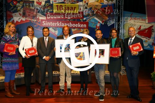 Amsterdam 12 november 2013
Presentatie Sinterklaasboeken van douwe egberts met Winston Gerschtanowitz Ivo Niehe Prinses Laurentien en Najib Amhali in de bibliotheek van Amsterdam.