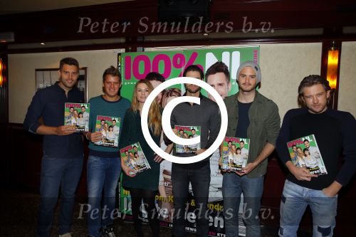 Volendam 26 november 2013
Presentatie cover 100% NL magazine met oa Nick en Simon, Ferri Somogyi , Sandra v Nieuwland en Kees Tol bij Old Dutch.