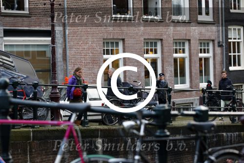 Amsterdam 26 november 2013
Mark v Eeuwen tijdens de opnames van de film kidnap of Freddy Heineken in Amsterdam. peter R de Vries met zijn zoon op de set