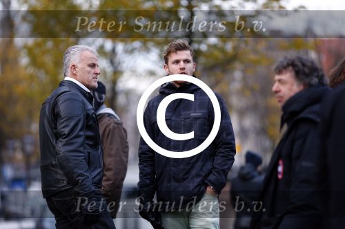 Amsterdam 26 november 2013
Mark v Eeuwen tijdens de opnames van de film kidnap of Freddy Heineken in Amsterdam. peter R de Vries met zijn zoon op de set