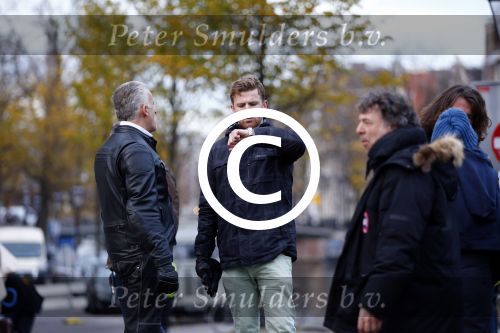 Amsterdam 26 november 2013
Mark v Eeuwen tijdens de opnames van de film kidnap of Freddy Heineken in Amsterdam. peter R de Vries met zijn zoon op de set