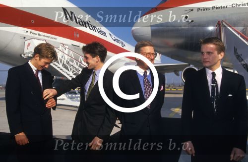 1996 Doop en nieuwe namen voor de boeings van Martin Air met kinderen van Pieter v Vollenhoven, Prins Maurits Prins Pieter Christiaan, Prins Floris en Prins Bernhard Jr. en Martin Schroder