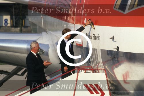 1996 Doop en nieuwe namen voor de boeings van Martin Air met kinderen van Pieter v Vollenhoven, Prins Maurits Prins Pieter Christiaan, Prins Floris en Prins Bernhard Jr. en Martin Schroder