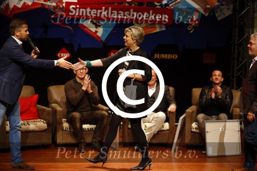 Amsterdam 12 november 2013
Presentatie Sinterklaasboeken van douwe egberts met Winston Gerschtanowitz Ivo Niehe Prinses Laurentien en Najib Amhali in de bibliotheek van Amsterdam.