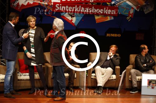 Amsterdam 12 november 2013
Presentatie Sinterklaasboeken van douwe egberts met Winston Gerschtanowitz Ivo Niehe Prinses Laurentien en Najib Amhali in de bibliotheek van Amsterdam.