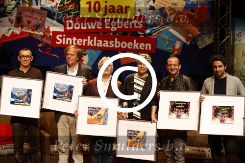 Amsterdam 12 november 2013
Presentatie Sinterklaasboeken van douwe egberts met Winston Gerschtanowitz Ivo Niehe Prinses Laurentien en Najib Amhali in de bibliotheek van Amsterdam.