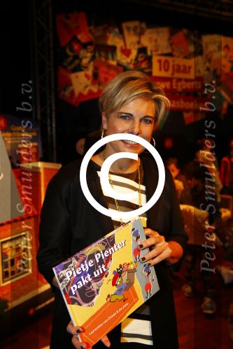 Amsterdam 12 november 2013
Presentatie Sinterklaasboeken van douwe egberts met Winston Gerschtanowitz Ivo Niehe Prinses Laurentien en Najib Amhali in de bibliotheek van Amsterdam.