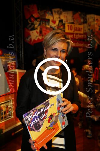 Amsterdam 12 november 2013
Presentatie Sinterklaasboeken van douwe egberts met Winston Gerschtanowitz Ivo Niehe Prinses Laurentien en Najib Amhali in de bibliotheek van Amsterdam.