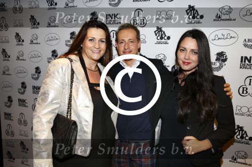 Amsterdam 18 november 2013
Anouk Smulders ontvangt de eerste armband by LouLou Sumo in club Abe.
Rudolph Strickwold