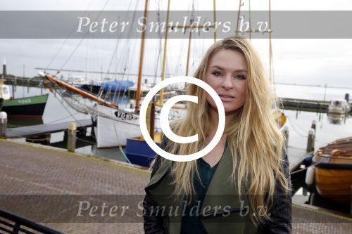Volendam 26 november 2013
Presentatie cover 100% NL magazine met oa Nick en Simon, Ferri Somogyi , Sandra v Nieuwland en Kees Tol bij Old Dutch.