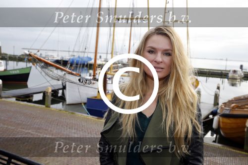 Volendam 26 november 2013
Presentatie cover 100% NL magazine met oa Nick en Simon, Ferri Somogyi , Sandra v Nieuwland en Kees Tol bij Old Dutch.