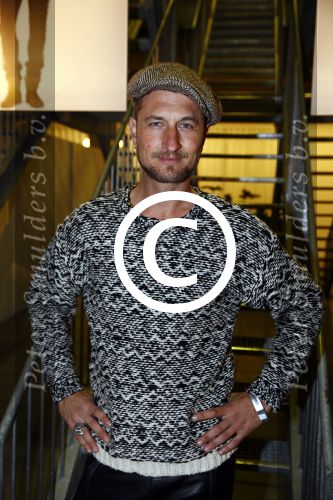 Amsterdam 13 november 2013
Bn ers kunnen een dag voordat het in de winkels van Hennes en Mauritz ligt de kollektie van isabel Marant kopen. Sebastiaan Labrie met vriendin