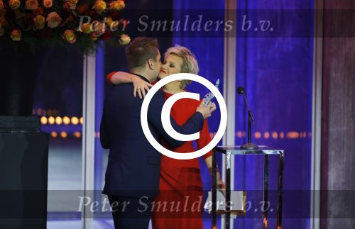 Leiden 25 november 2013
Uitreiking musical awards in hangar op vliegveld valkenburg
Vera Mann met Tony Neef
