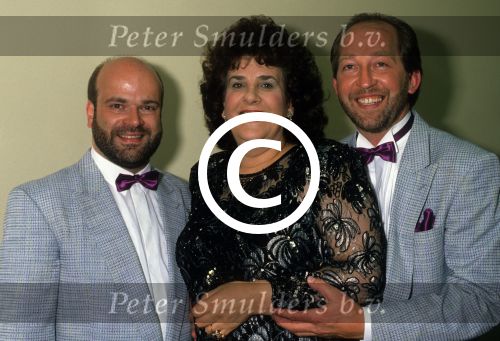 De Deurzakkers samen met zangeres Stella Zangeres
Foto Peter Smulders BV