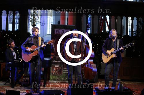 Volendam 13 november 2014
Presentatie nieuwe kerst cd van de 3j\'s met Jan Dulles Jaap kwakman en Jan de Witte. Glennis Grace reikt het eerste exemplaar uit.