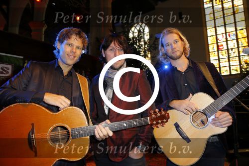Volendam 13 november 2014
Presentatie nieuwe kerst cd van de 3j\'s met Jan Dulles Jaap kwakman en Jan de Witte. Glennis Grace reikt het eerste exemplaar uit.