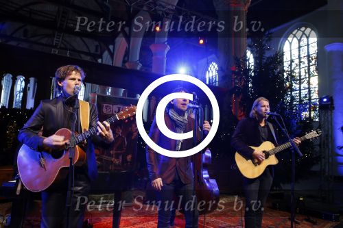 Volendam 13 november 2014
Presentatie nieuwe kerst cd van de 3j\'s met Jan Dulles Jaap kwakman en Jan de Witte. Glennis Grace reikt het eerste exemplaar uit.