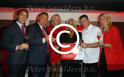 Vaassen 9 november 2014
Presentatie nieuwe produktlijn Aad Ouborg Bourgini genaamd. De presentatie is in restaurant de Leest van Jacob Jan Boerma. Tim Aad Nikki Els en Florentine Ouborg