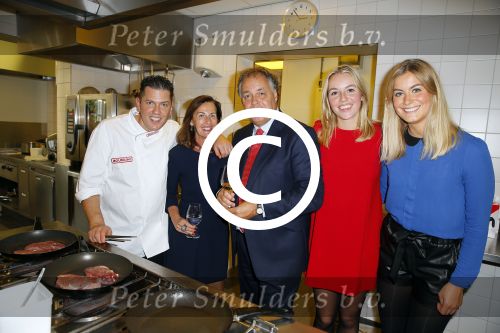 Vaassen 9 november 2014
Presentatie nieuwe produktlijn Aad Ouborg Bourgini genaamd. De presentatie is in restaurant de Leest van Jacob Jan Boerma. Aad Nikki en Mariet van Mill