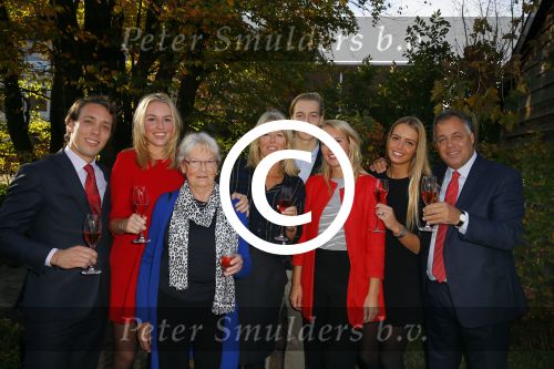 Vaassen 9 november 2014
Presentatie nieuwe produktlijn Aad Ouborg Bourgini genaamd. De presentatie is in restaurant de Leest van Jacob Jan Boerma. Tim Florentine Nikki Lotte en Jaap Ouborg en Aad en Dorien
