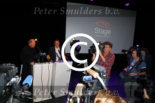 Amsterdam 17 december 2014
Joop v d Ende en Albert Verlinde maken bekend op persconferentie in gebouw van Stage holding dat ze samen gaan werken.