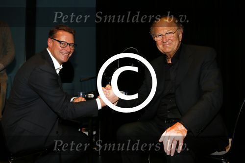 Amsterdam 17 december 2014
Joop v d Ende en Albert Verlinde maken bekend op persconferentie in gebouw van Stage holding dat ze samen gaan werken.