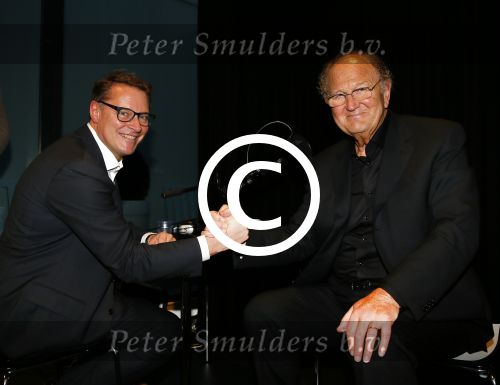 Amsterdam 17 december 2014
Joop v d Ende en Albert Verlinde maken bekend op persconferentie in gebouw van Stage holding dat ze samen gaan werken.