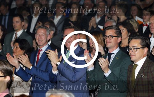 Den Bosch 23 november 2014
Premiere Sound of music in de parade in Den Bosch. 
De cast bestaat uit Anouk Maas Ad Knippels Maaike Widdershoven
Tony Neef Cindy Bell en  Vajen v d Bosch in de Albert Verlinde produktie. Albert en Onno Hoes